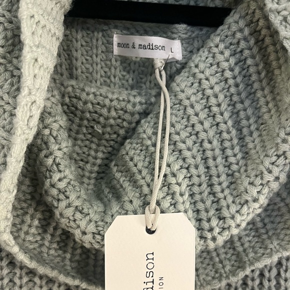 🥳NWT: Green Turtle Neck Sweater - Picture 4 of 5